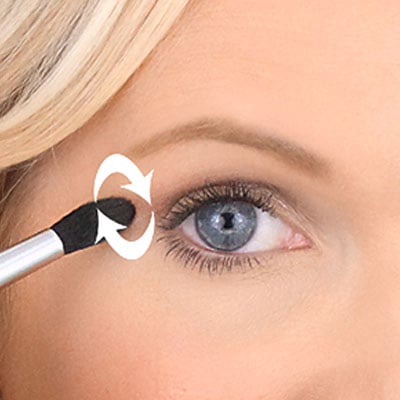 Using light circular motions, blend eyeshadow to diffuse