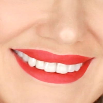 Ta-daah! Enjoy a striking, bold red colour that won't smudge!